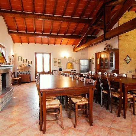 Βίλα Cantagallina Sleeps 28 With Pool