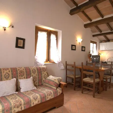 Βίλα Cantagallina Sleeps 28 With Pool *