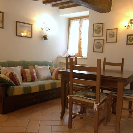 Cantagallina Sleeps 28 With Pool